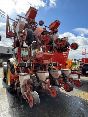Kuhn - Nodet PLANTER 2 - 8 RANGS - TREMIE