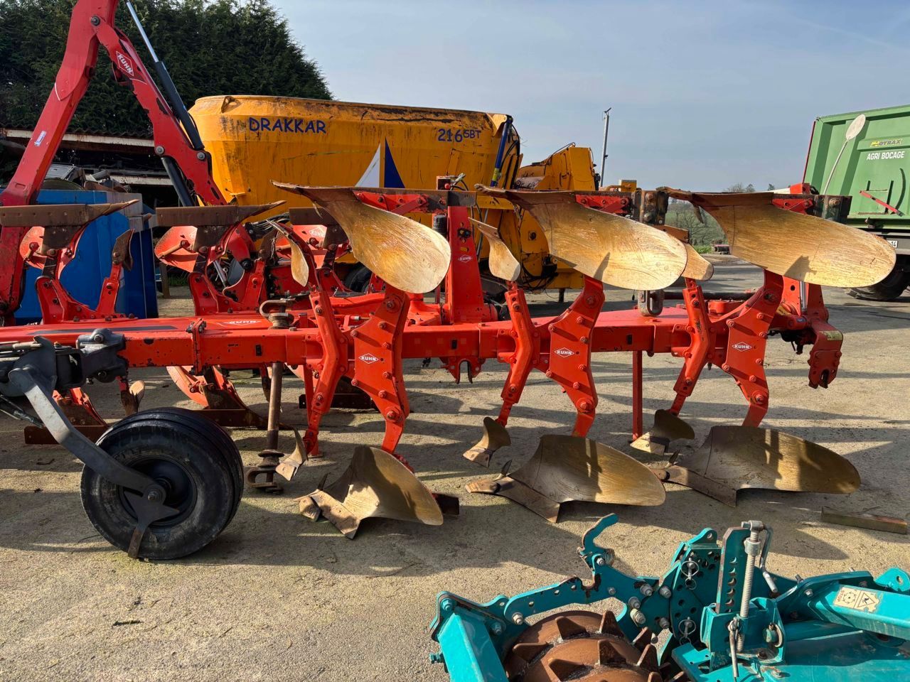 Kuhn MULTIMASTER 151 AV - charrue frontale